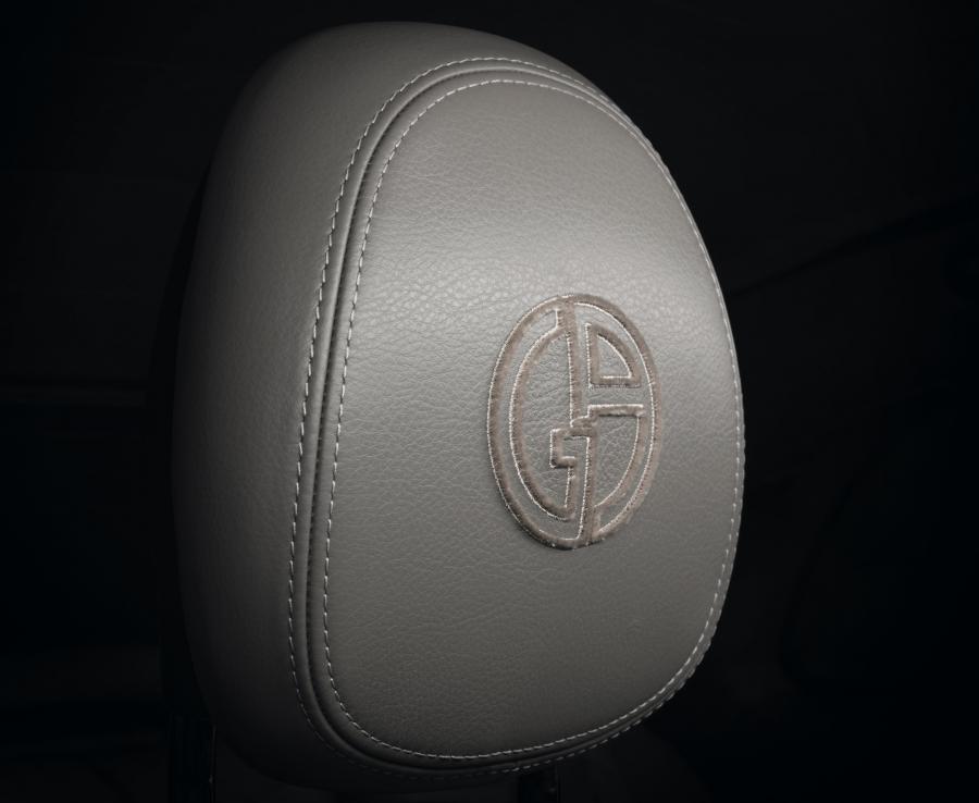 Детали интерьера Fiat 500 Giorgio Armani 2020 года  (фото 8 из 17)